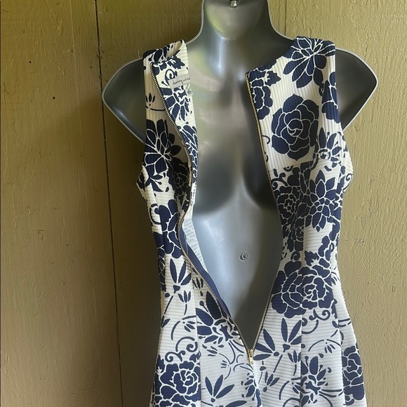 Danny & Nicole Navy and White Floral Print Dress - Picture 6 of 7